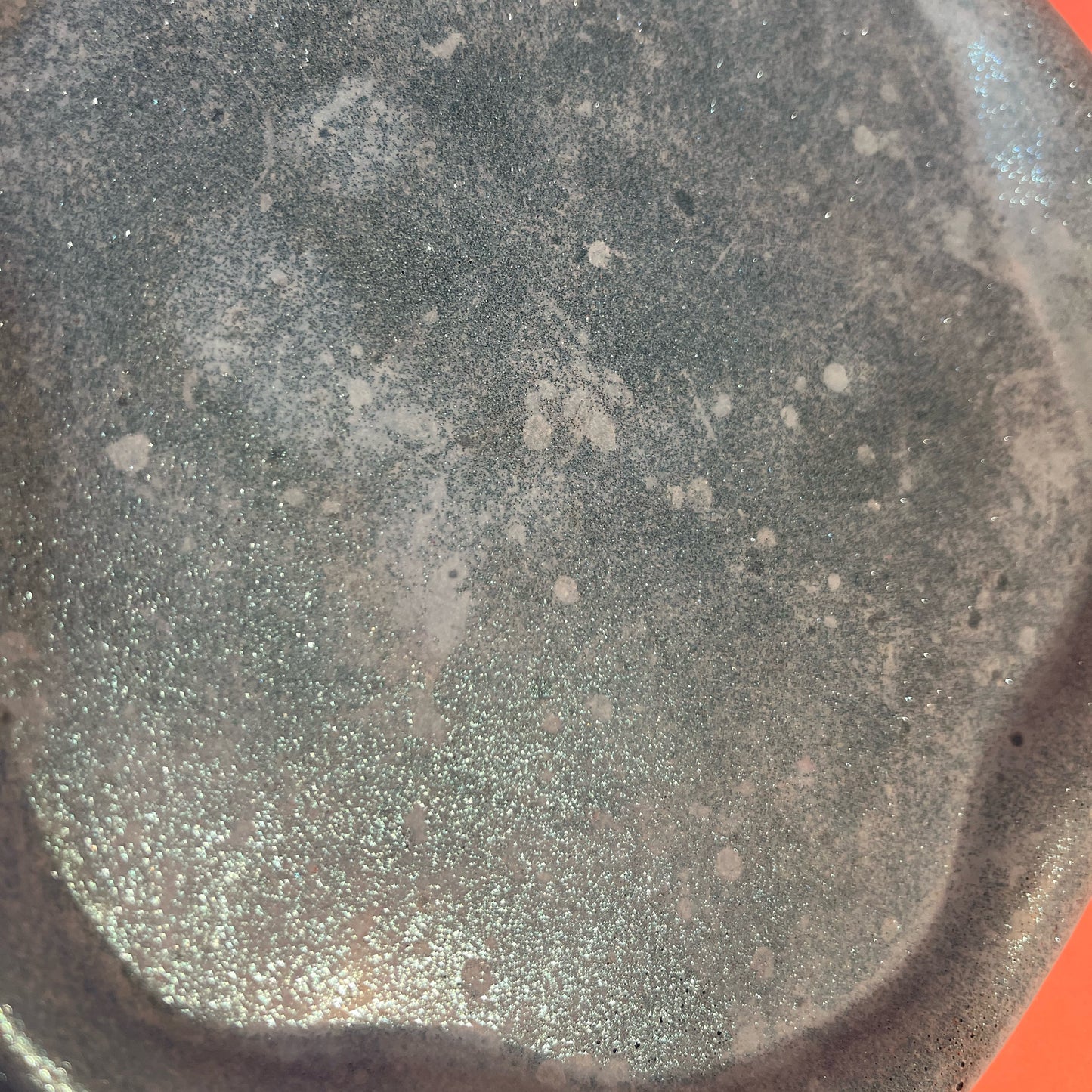 Plateau jesmonite bleu a paillettes