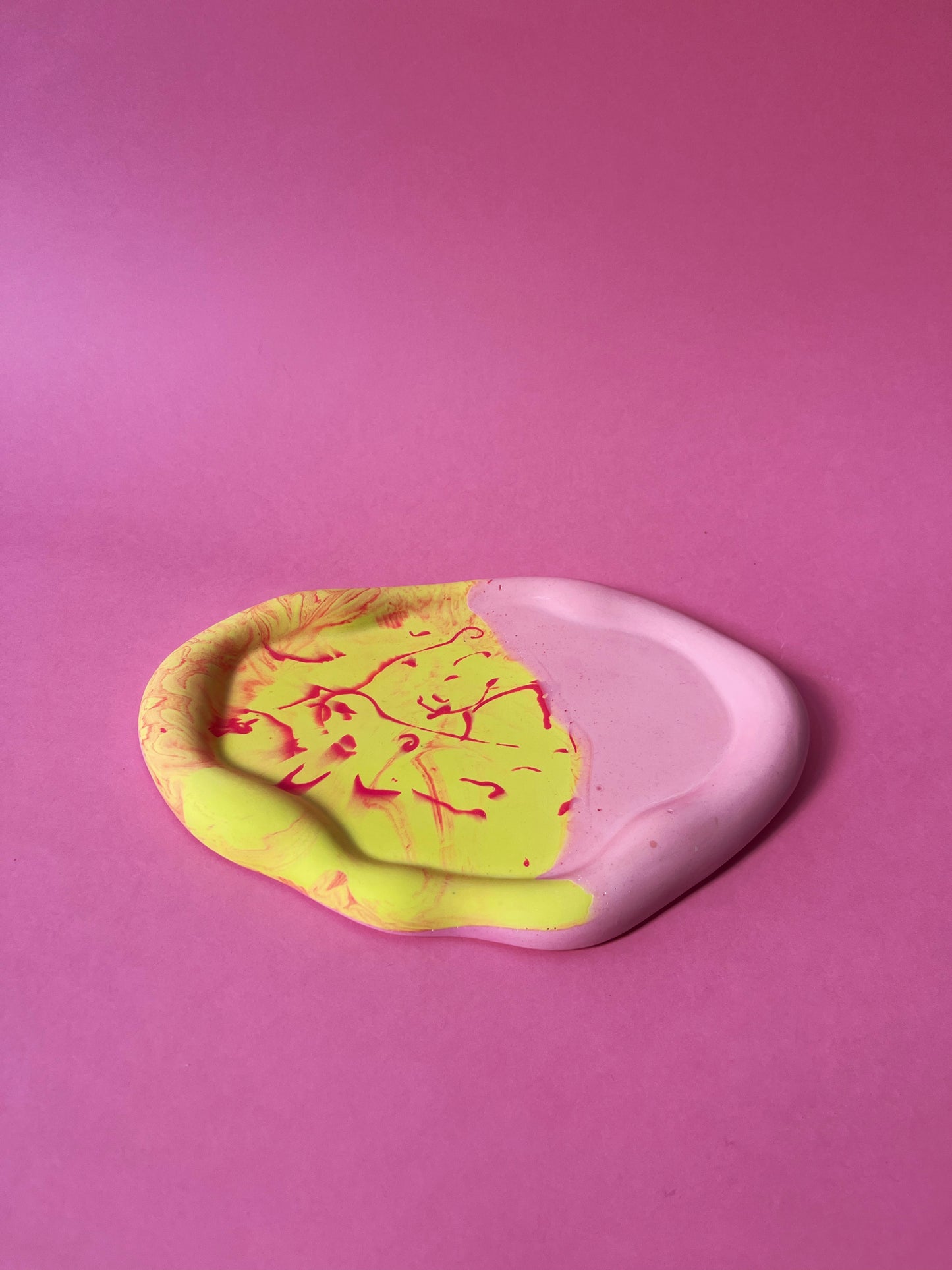Plateau jaune rose fluo