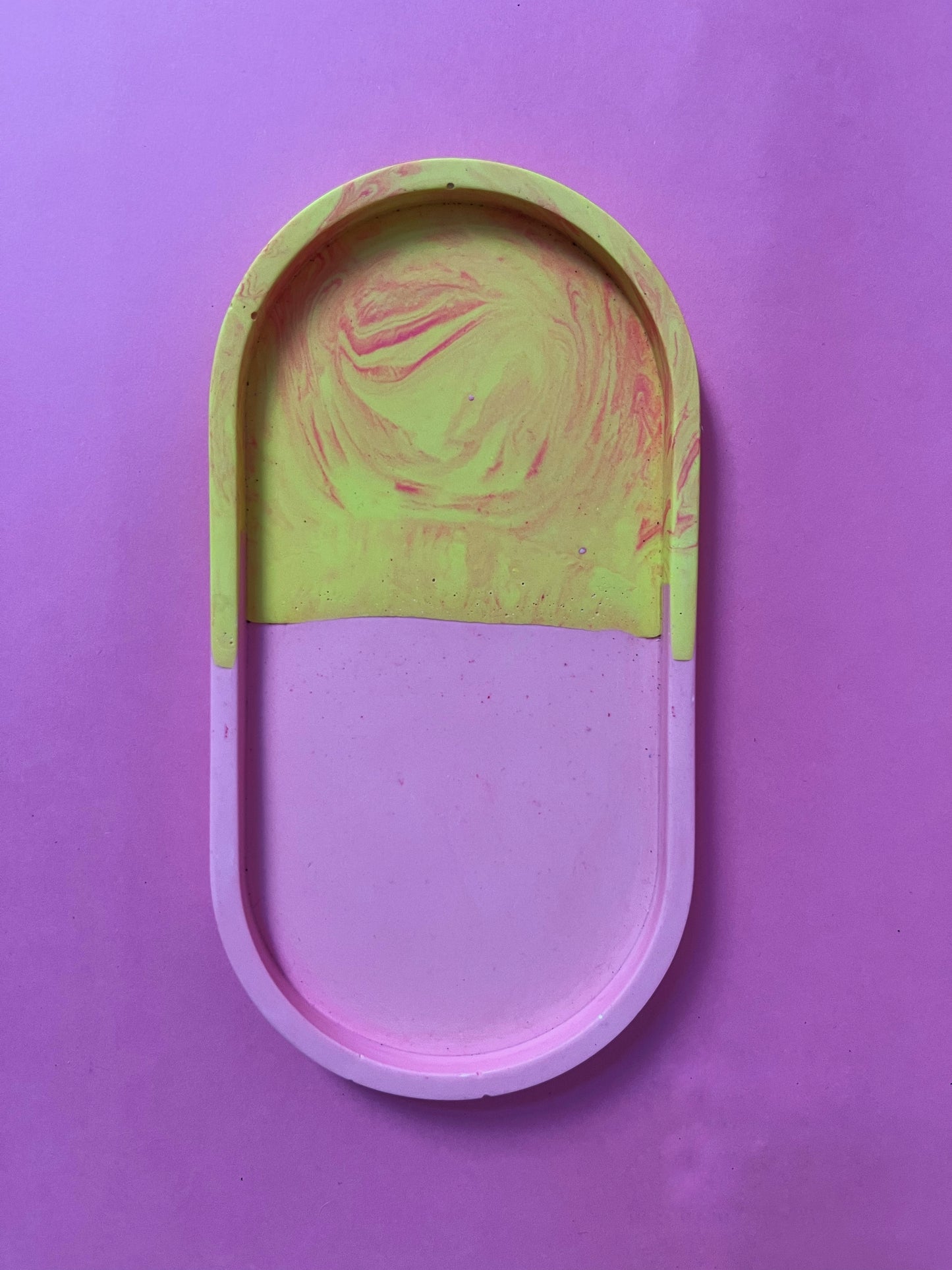 Plateau jesmonite oval rose jaune