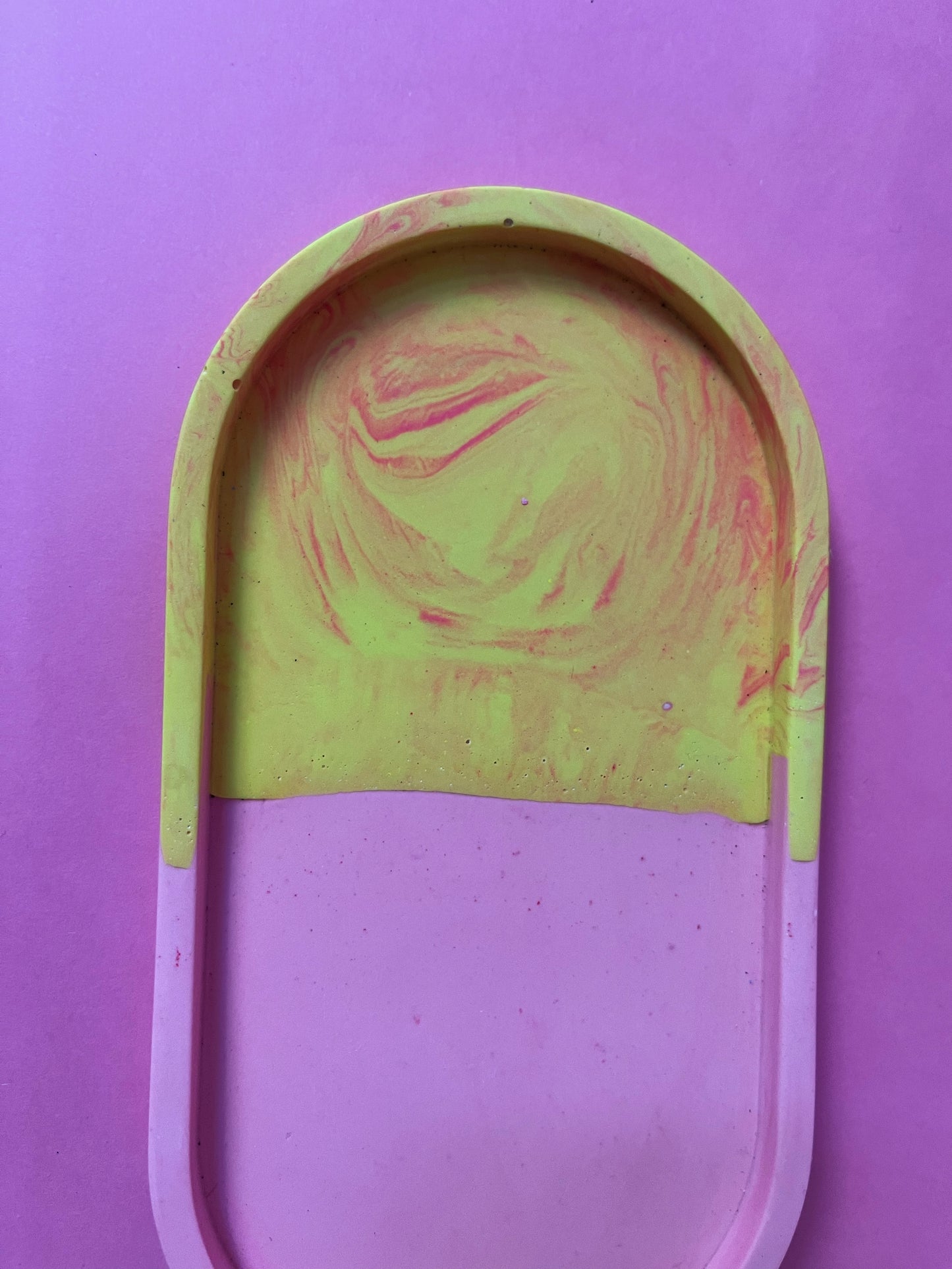 Plateau jesmonite oval rose jaune