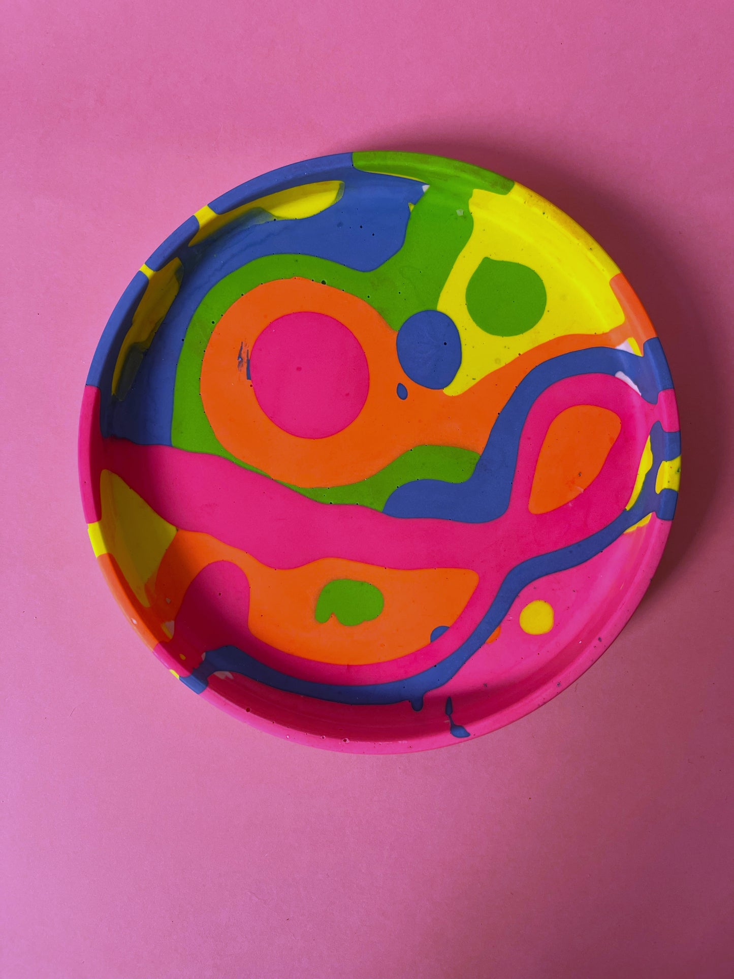 Plateau Jesmonite rond fluo