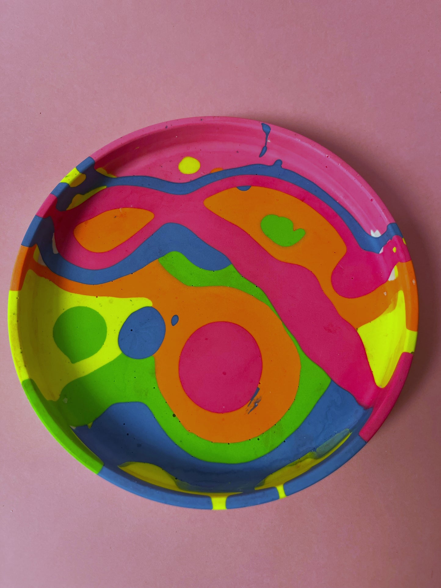 Plateau Jesmonite rond fluo