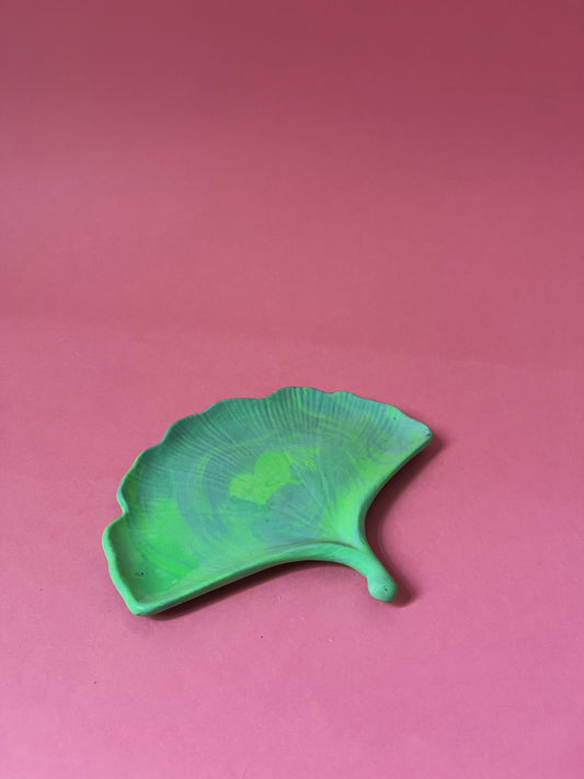 Plateau jesmonite feuille de ginkgo vert bleu