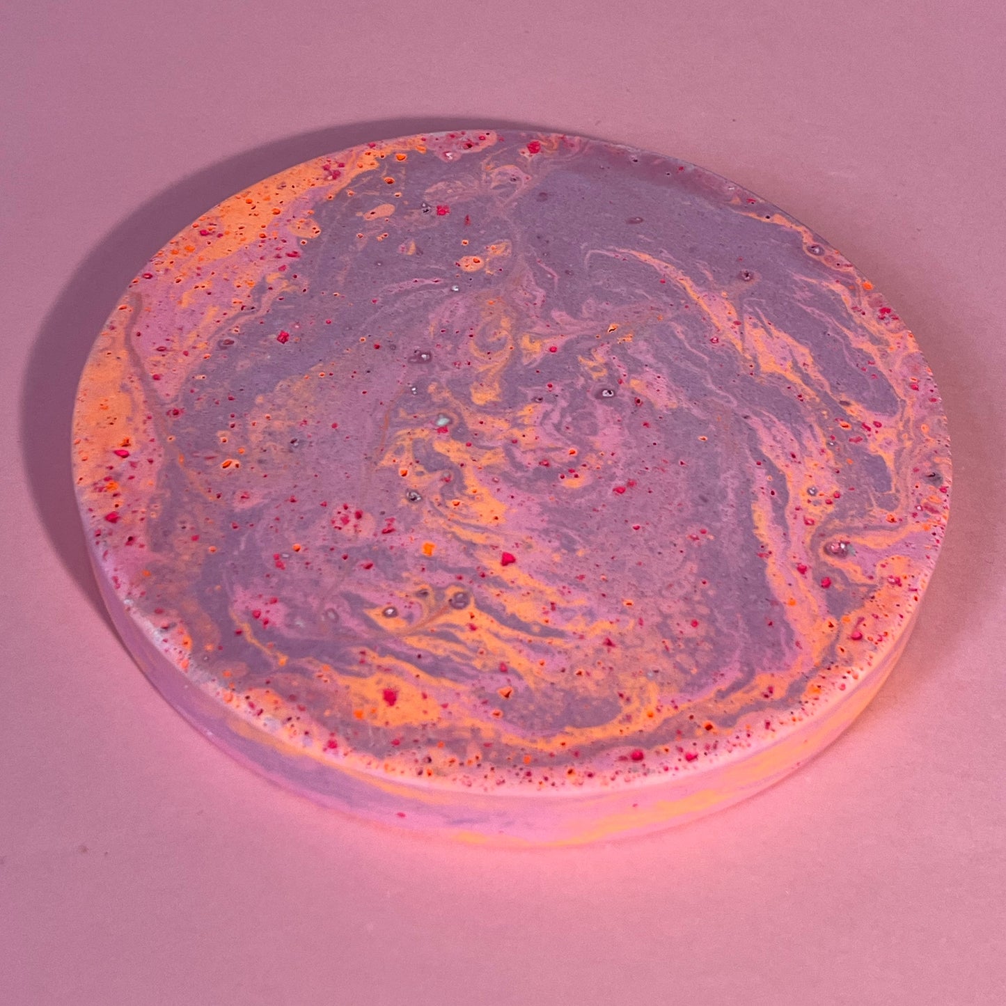Plateau jesmonite rose mauve orange