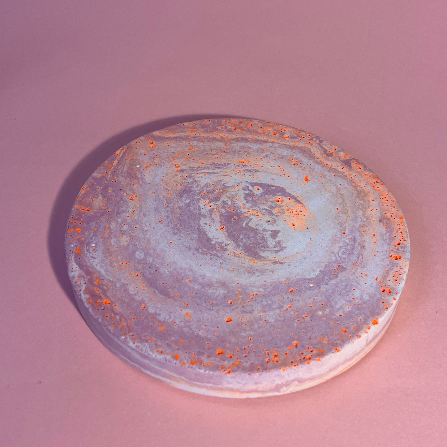 Plateau jesmonite rose orange mauve