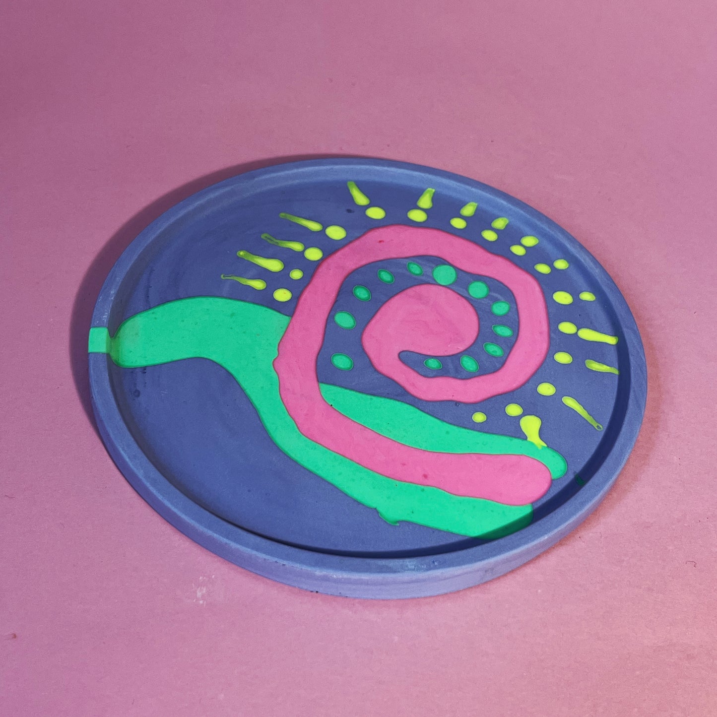 Plateau jesmonite fluo