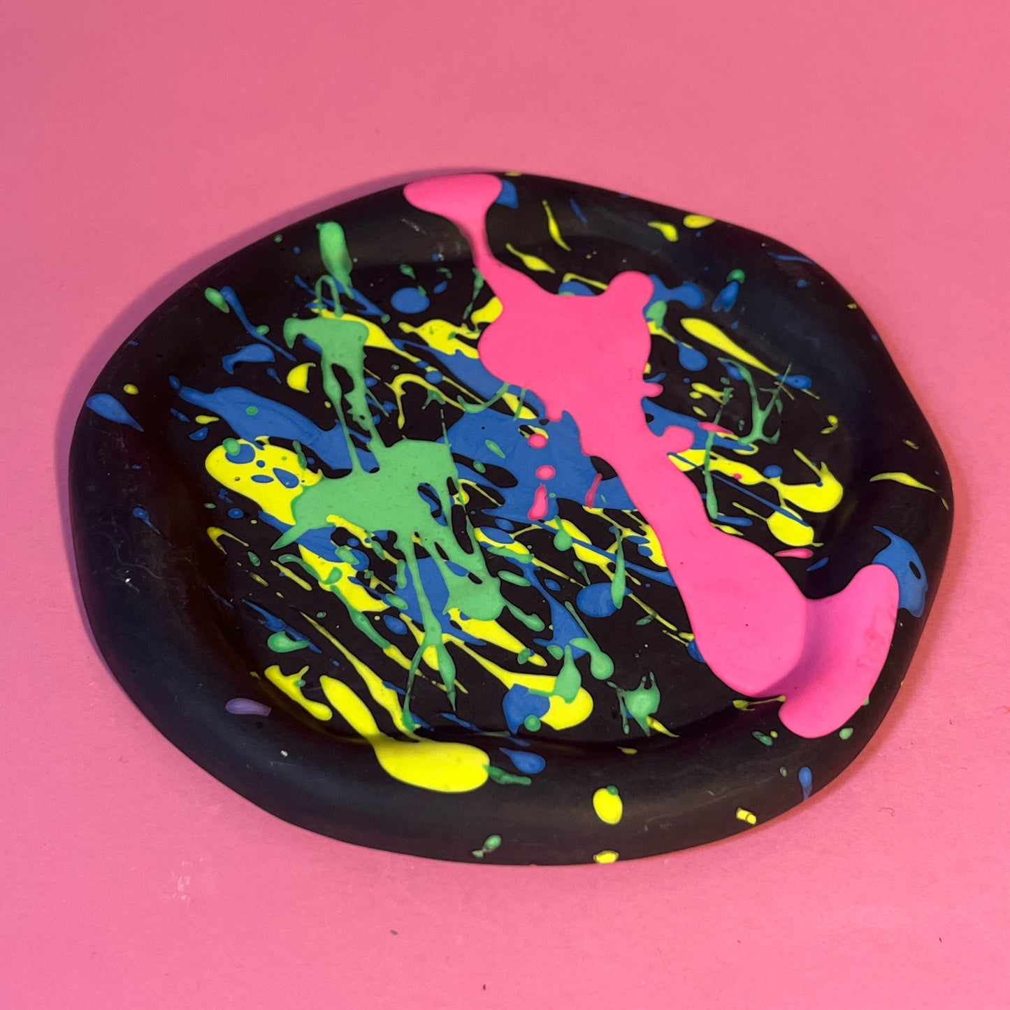 Plateau noir et fluo