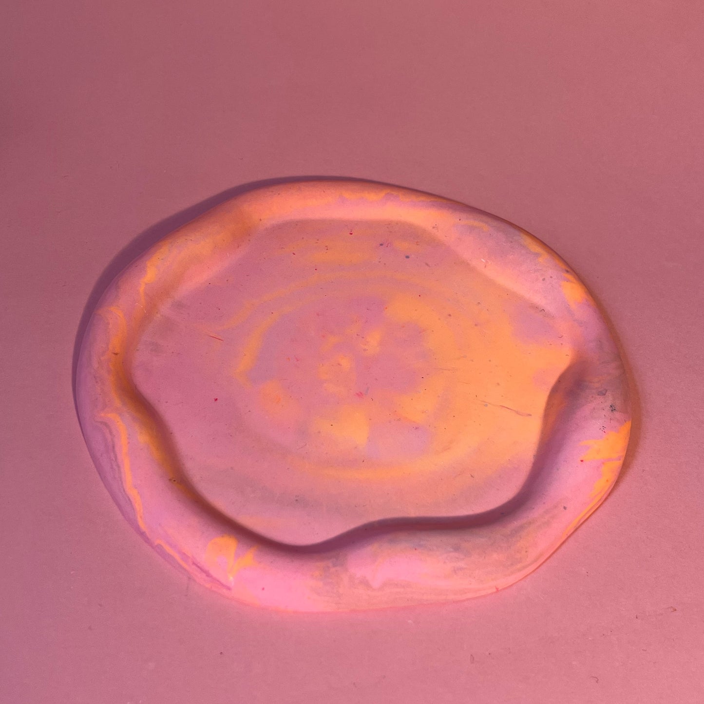 Plateau jesmonite rose orange