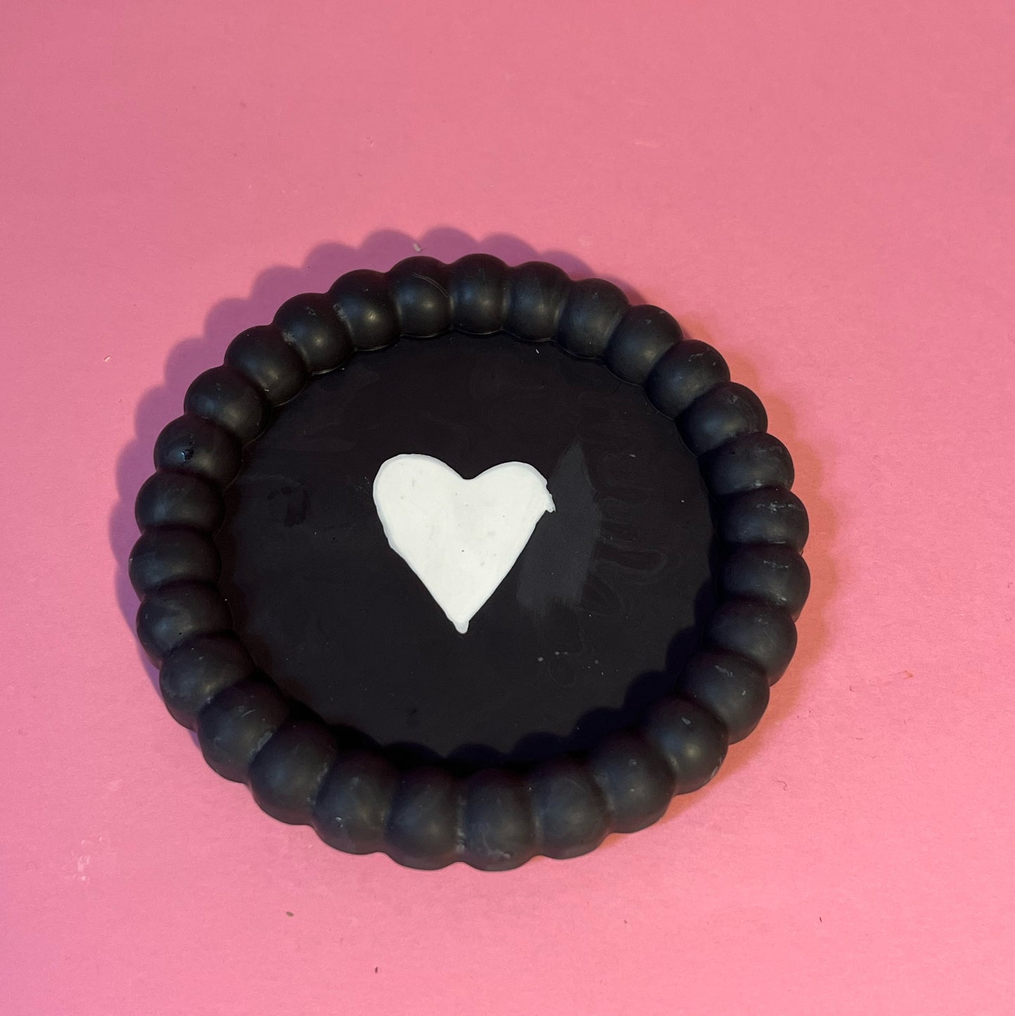Plateau noir coeur blanc