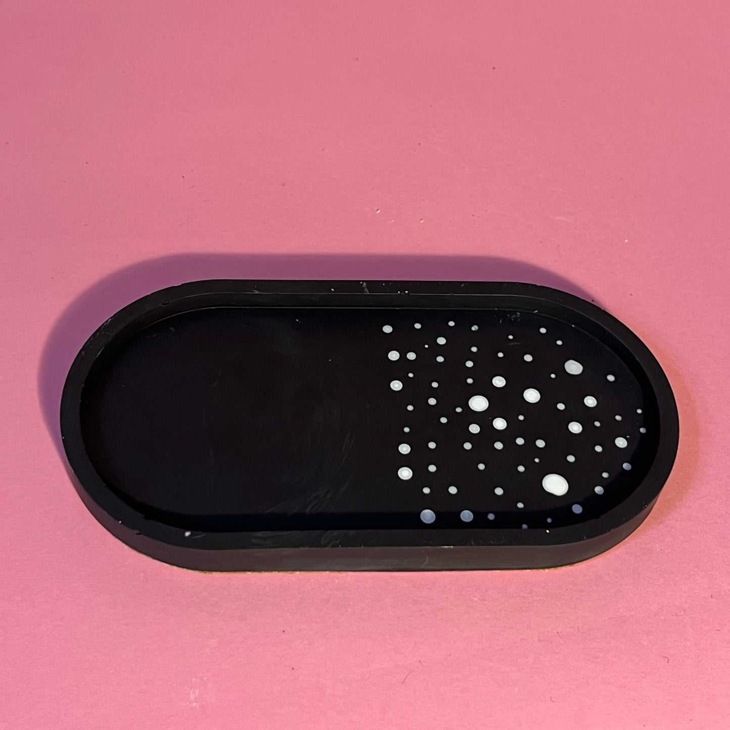 Plateau jesmonite oval noir a poids