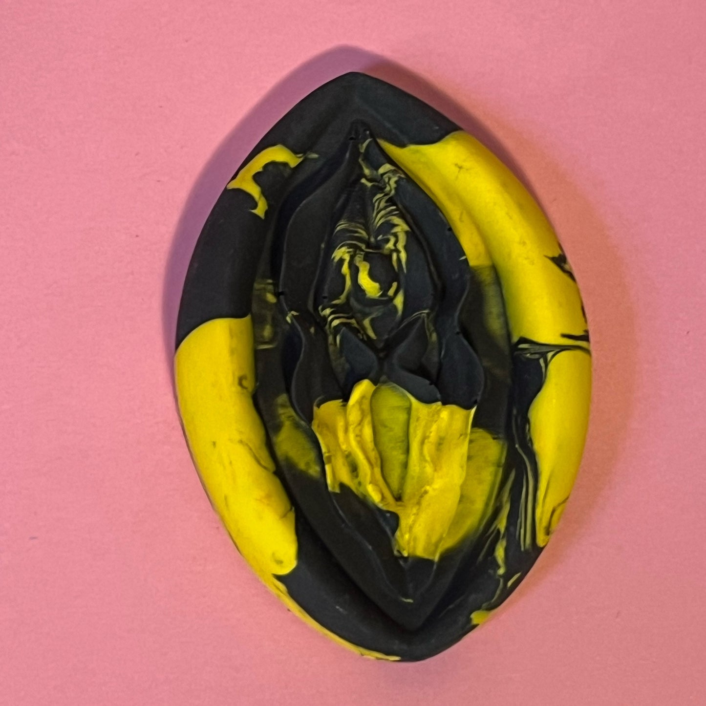 Foufoune jaune et noir