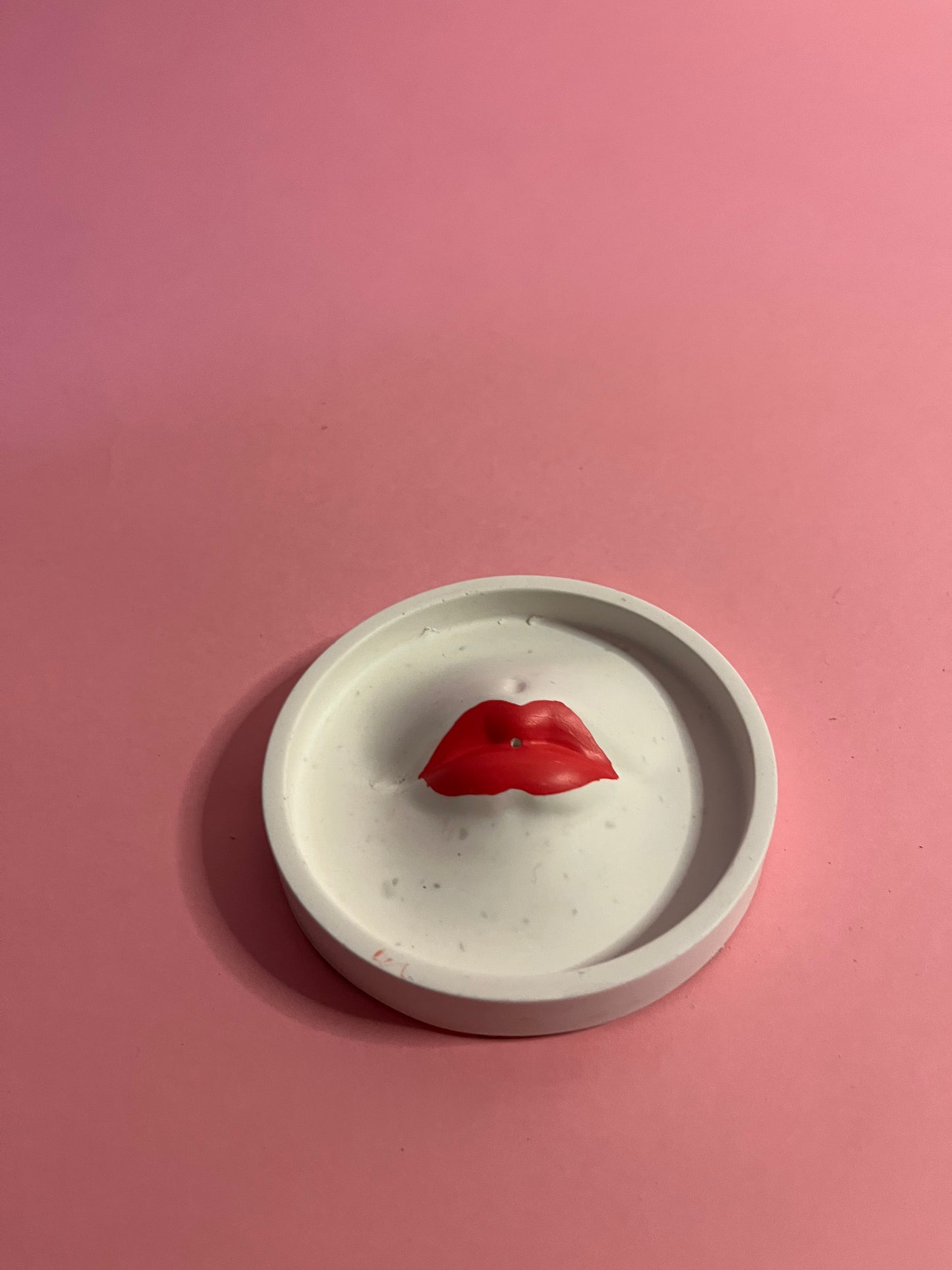 Porte encens bouche blanc rouge
