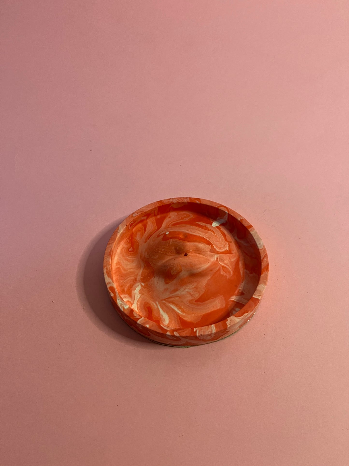 Porte encens rouge marbré