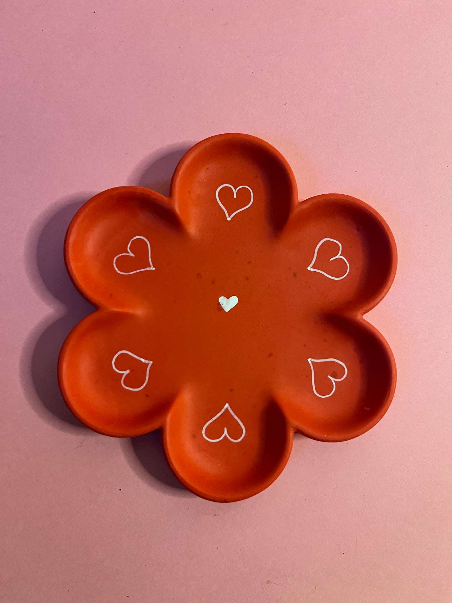 Plateau fleur rouge coeur