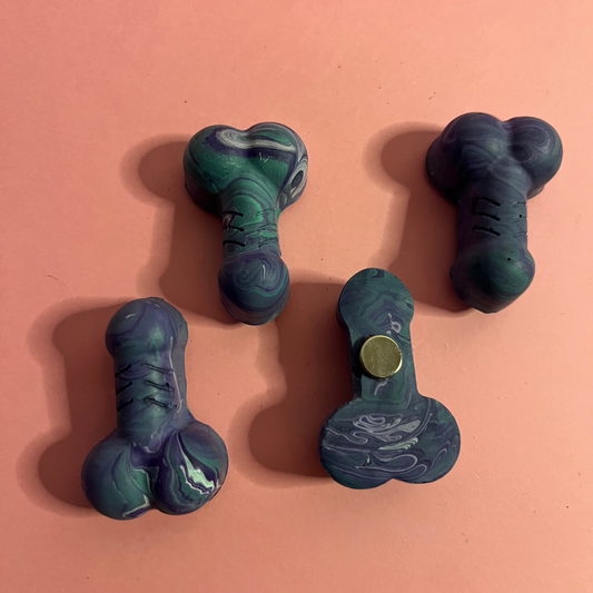 Aimant bistouket mauve et vert