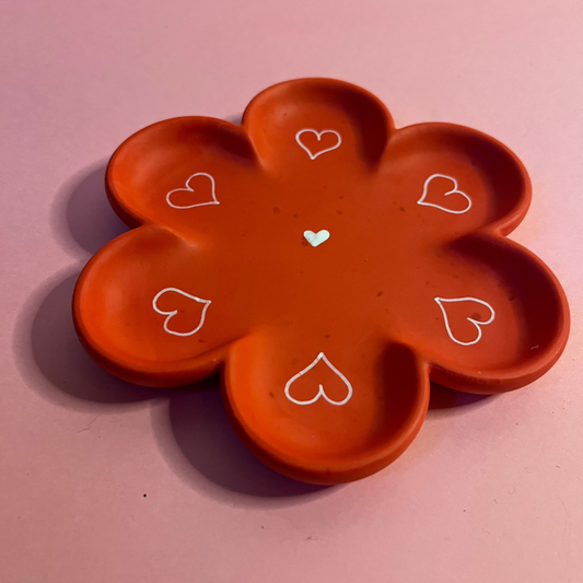 Plateau fleur rouge coeur